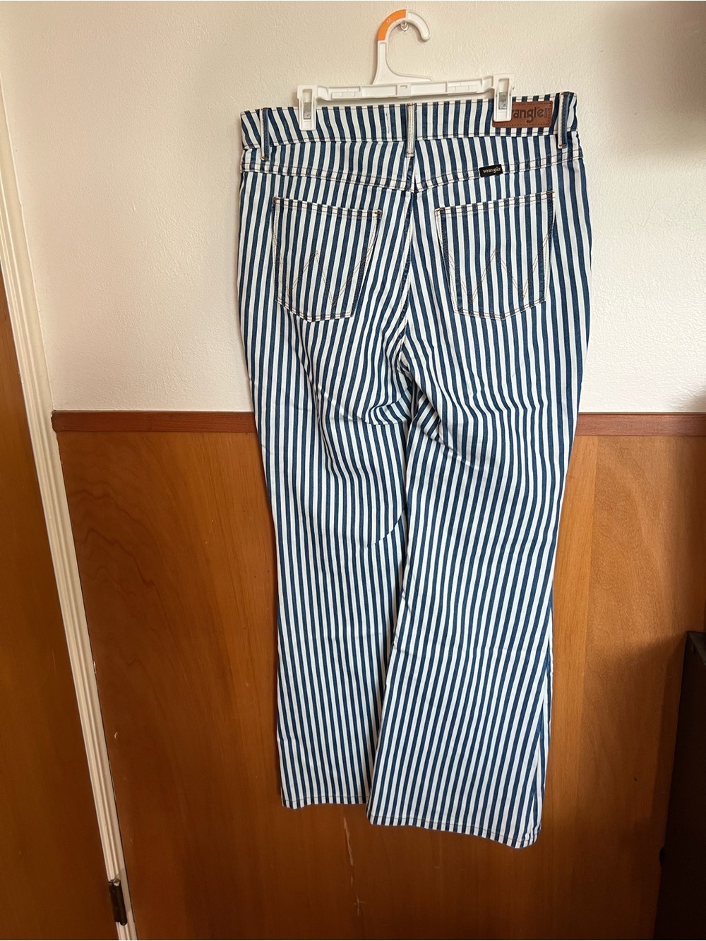 Jeans - Picture 3 of 4
